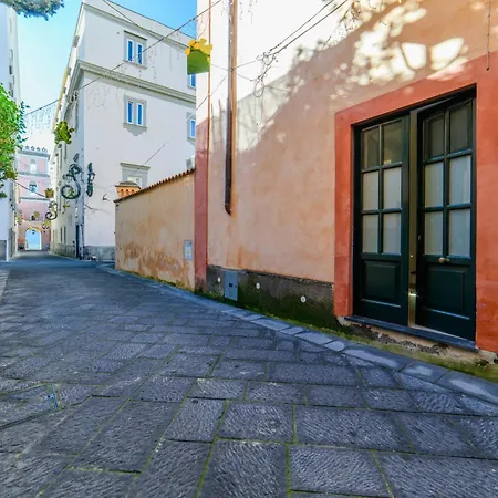 Casa de hóspedes Emma Exclusive In The Historic Center-sorrento Coast 3*